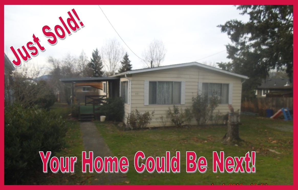 491 SE Grape Ave: Move-in Ready Two Bedroom Home! header image.