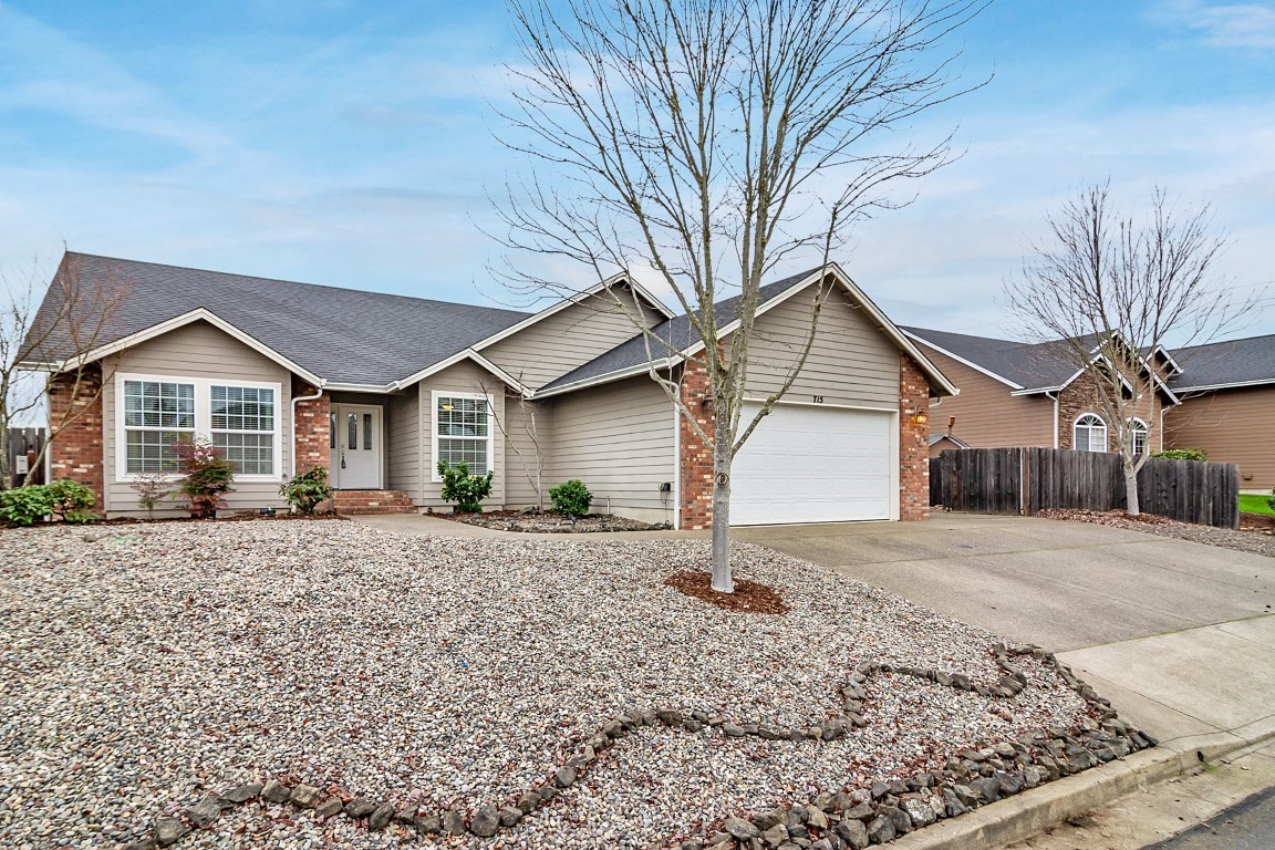 715 Divot Loop: Gorgeous Knolls Estates Home with Golf Course Views header image.