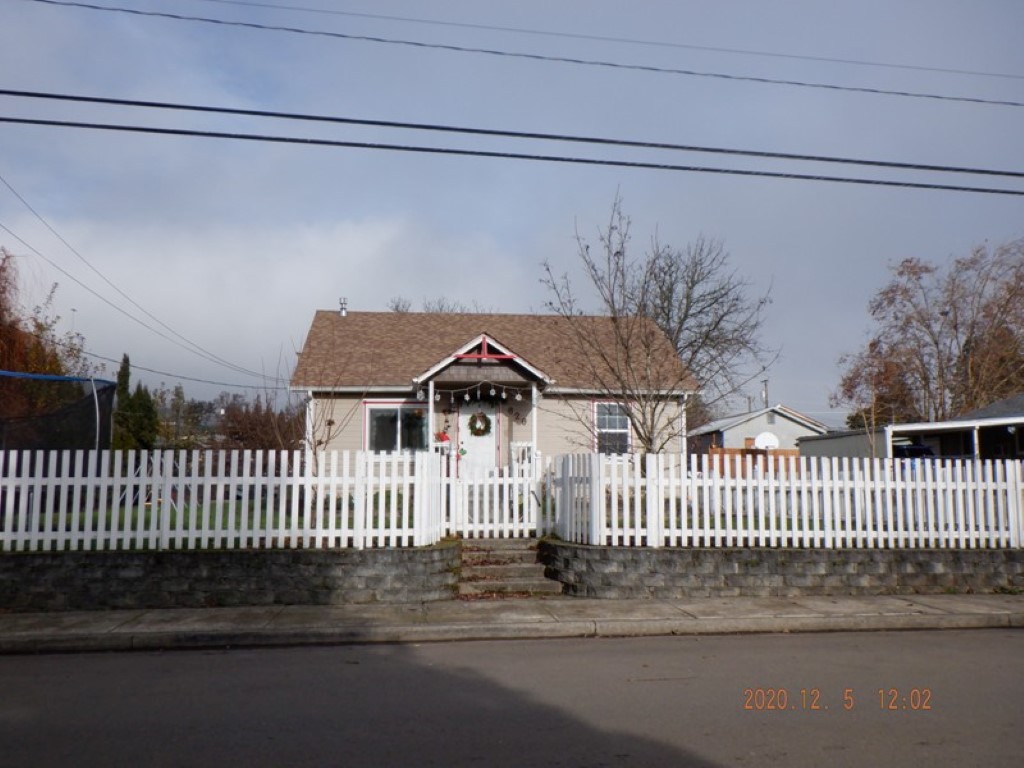 629 NE Johnson St: Charming Home Near Downtown and Schools! header image.