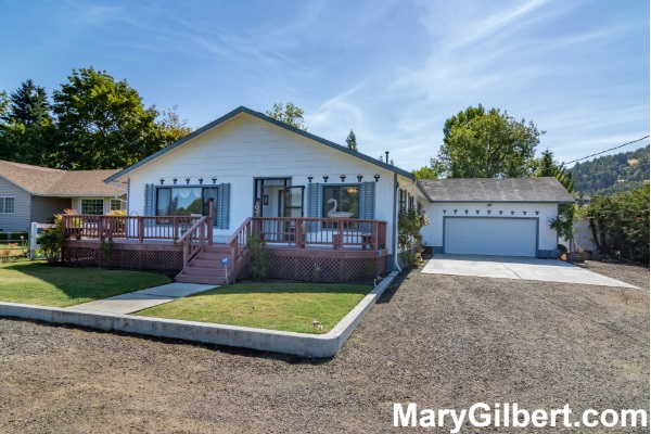 949 W Old Melrose Rd: River Front Home in Great Location! header image.