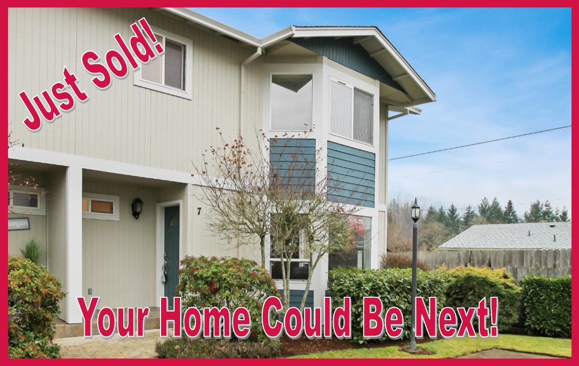 172 NE Rifle Range St: Beautiful Townhouse Condo in Waterstone Crossing! header image.