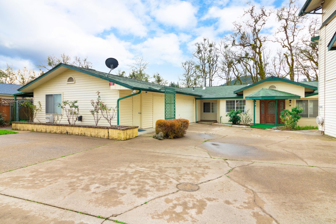 356 Rivershore Dr: Relaxing Lifestyle on the North Umpqua River! header image.