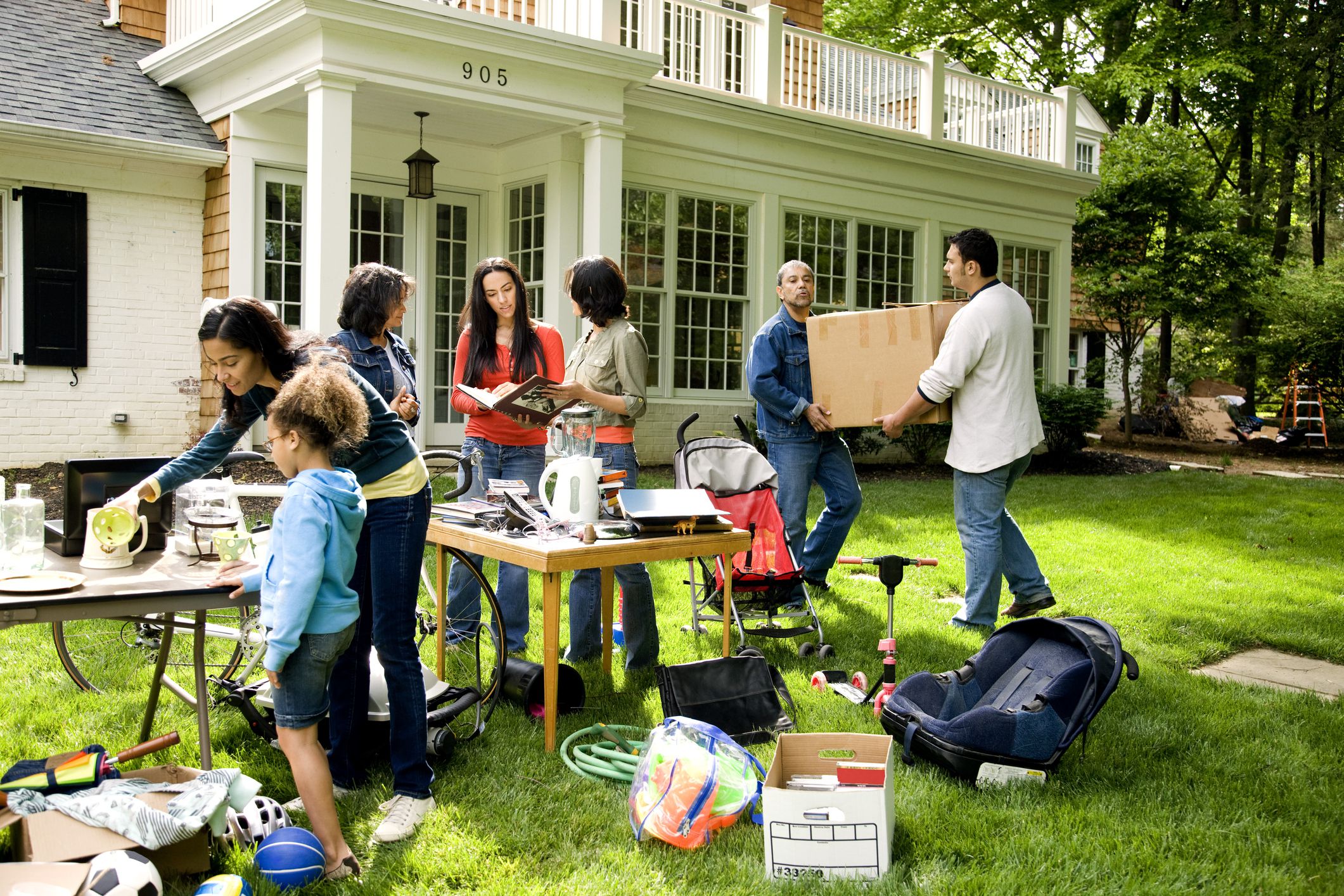 10 Tips for a Successful Yard Sale header image.