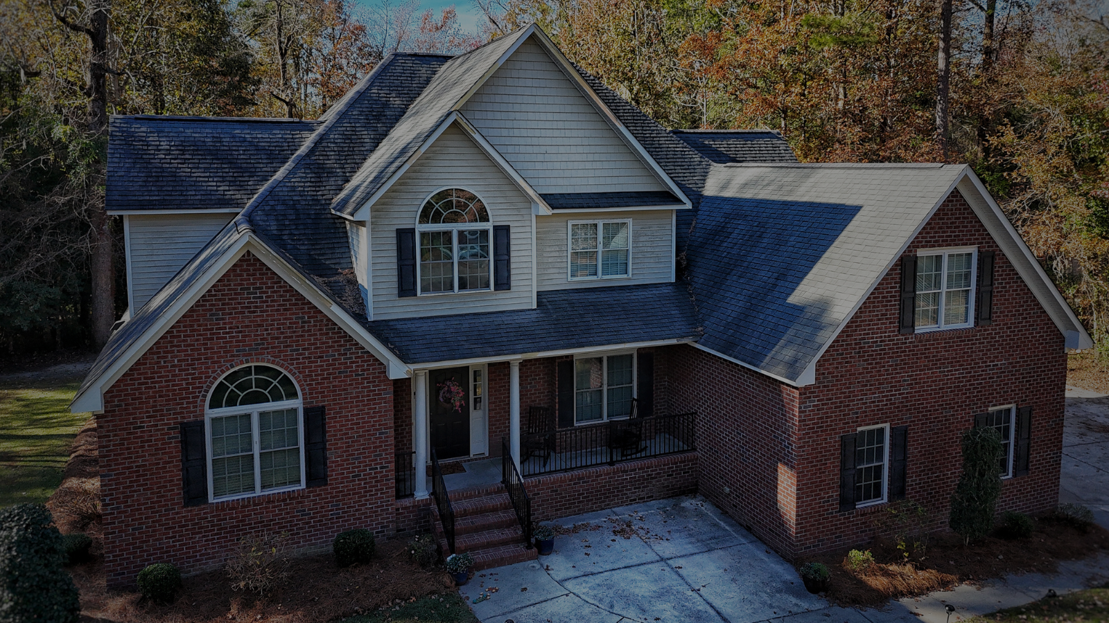 Experts > Estimates: Agents Value Your Home in a Way an Algorithm Never Will header image.