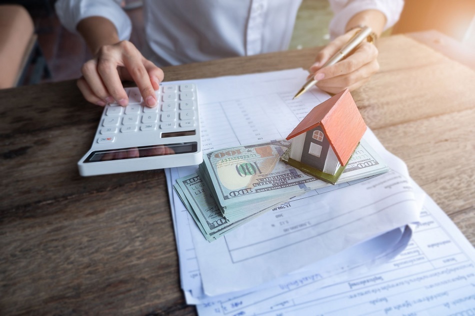 Is Now The Right Time To Buy A House? header image.