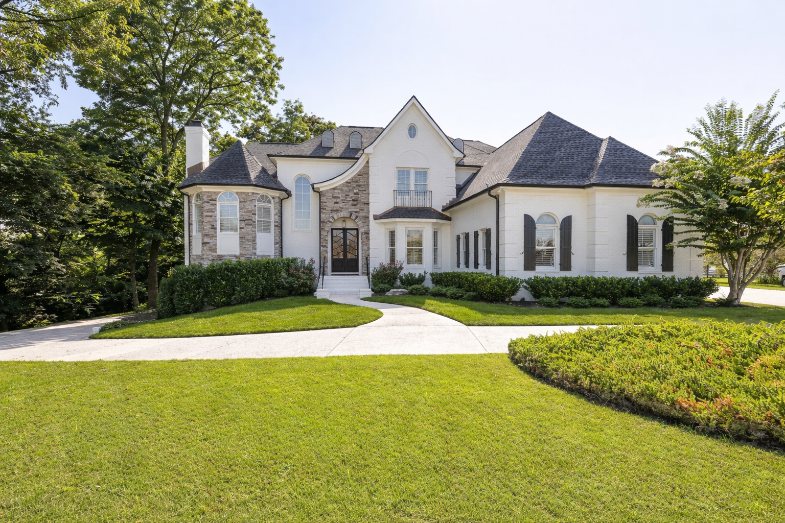 Living in Brentwood, TN: What to Know Before Buying or Selling a Home header image.