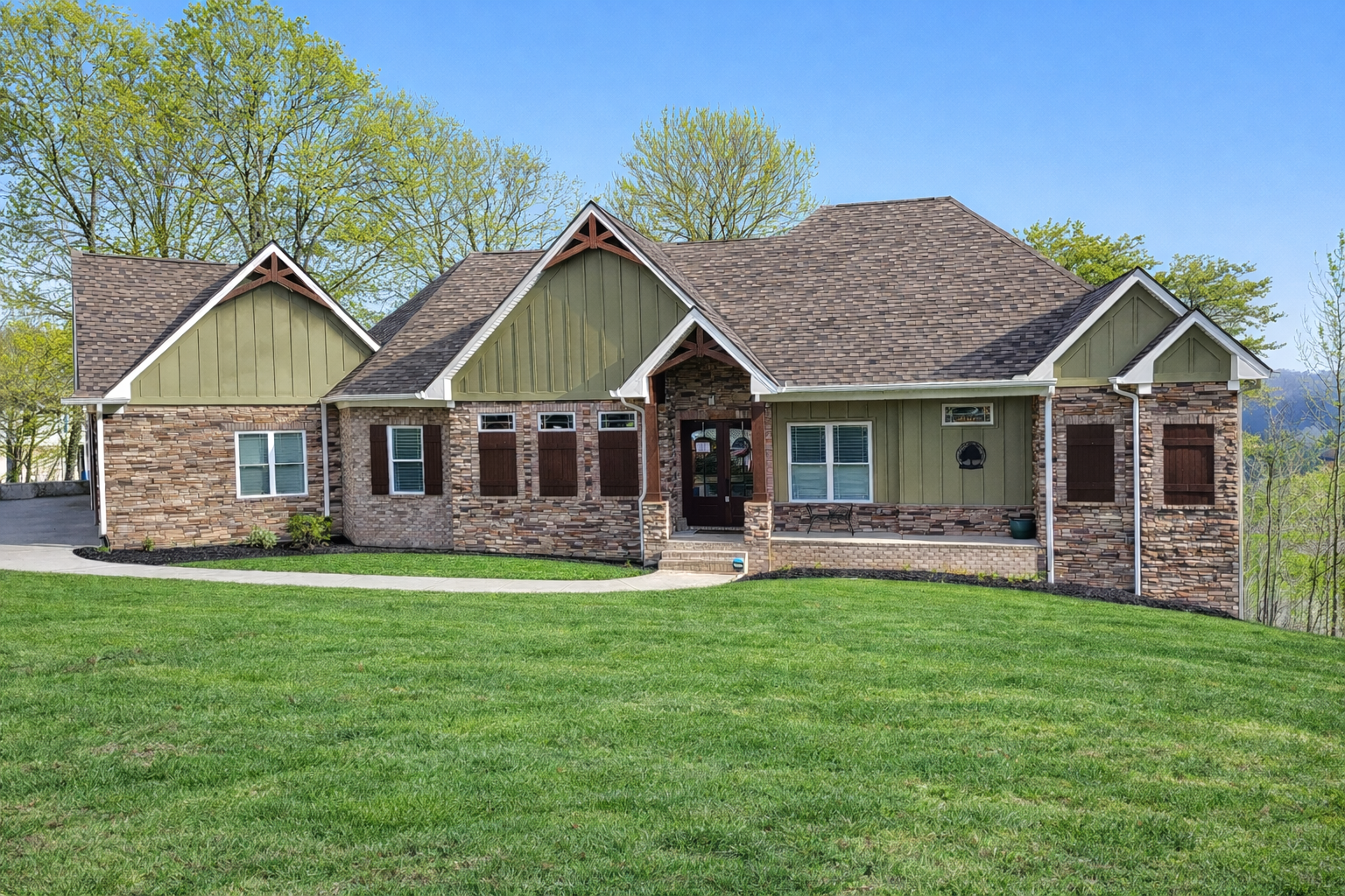 Homes and scenery in Ashland City, Tennessee for buyers and sellers exploring Ashland City real estate