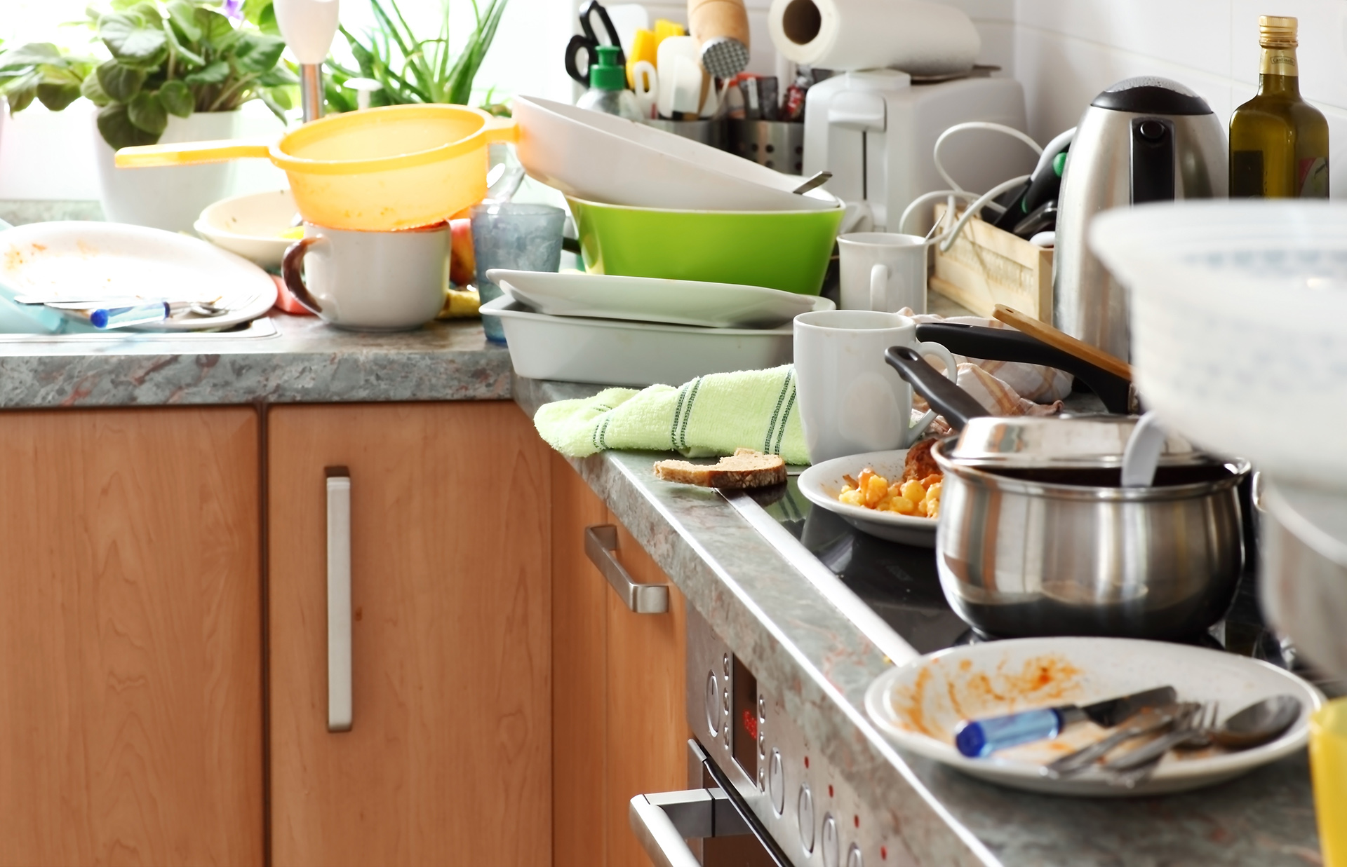 8 Ways You Can Stop Chronic Household Clutter *RIGHT NOW* header image.