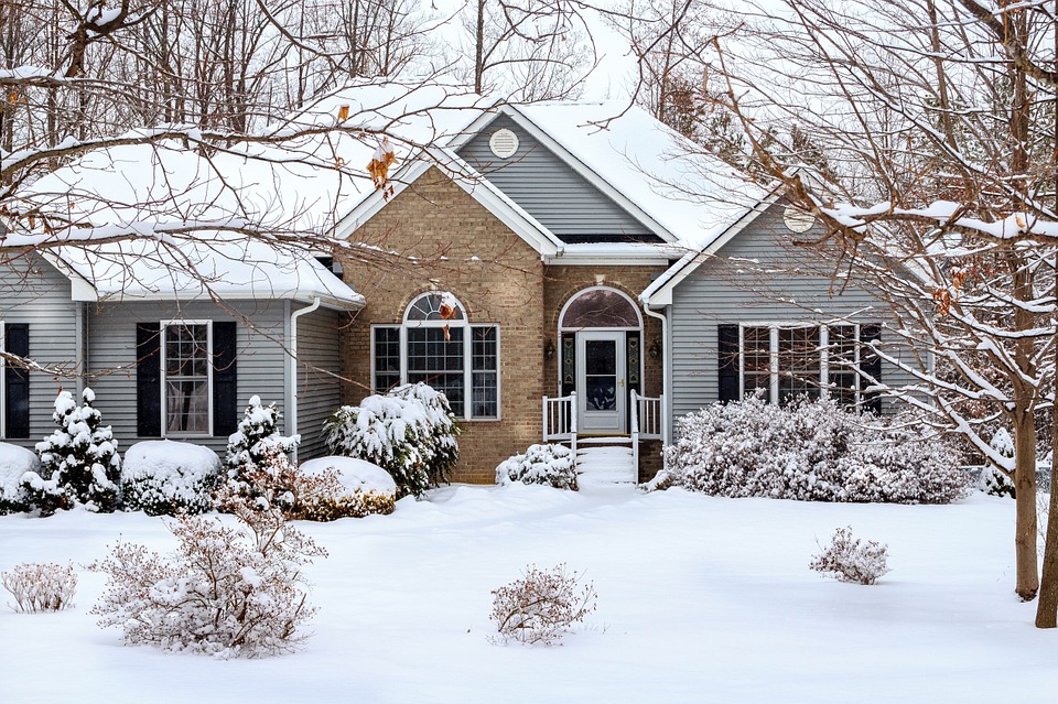 Buying or Selling a Home in Winter: What You Need to Know header image.