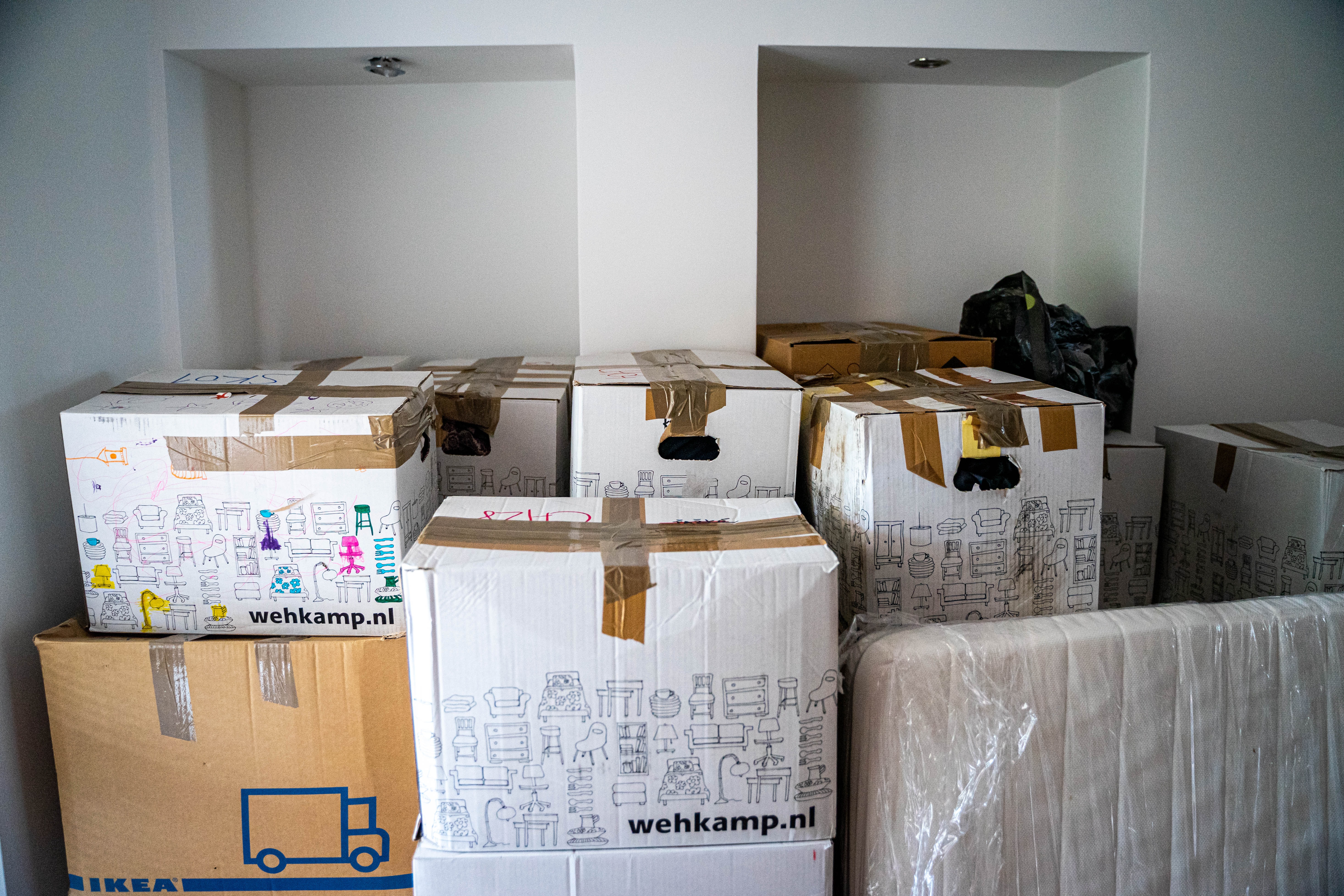 Moving and Settling in a New City header image.