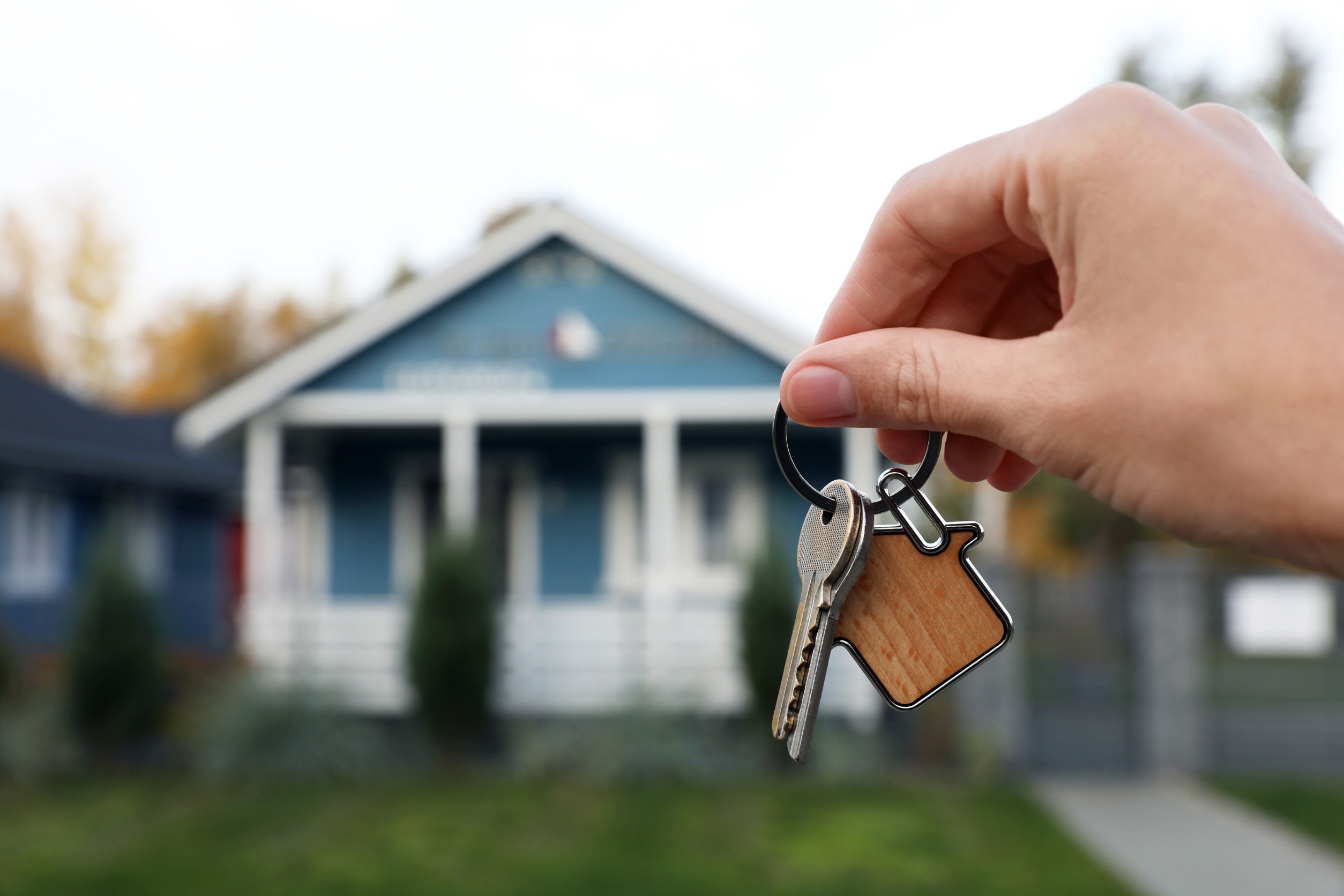 Why Working with a Real Estate Agent May Beat Going Solo header image.