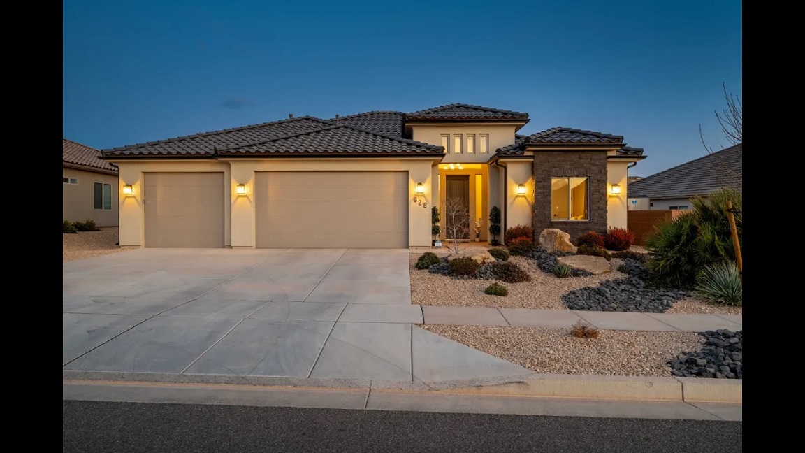 Washington, Utah Luxury Home with Unobstructed Views header image.
