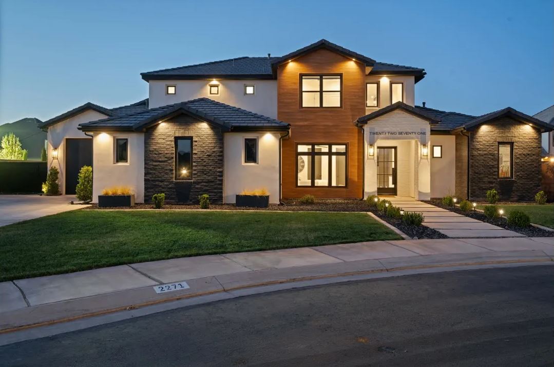 Little Valley Beauty! 2271 E Tawny Ridge Cir, St. George header image.