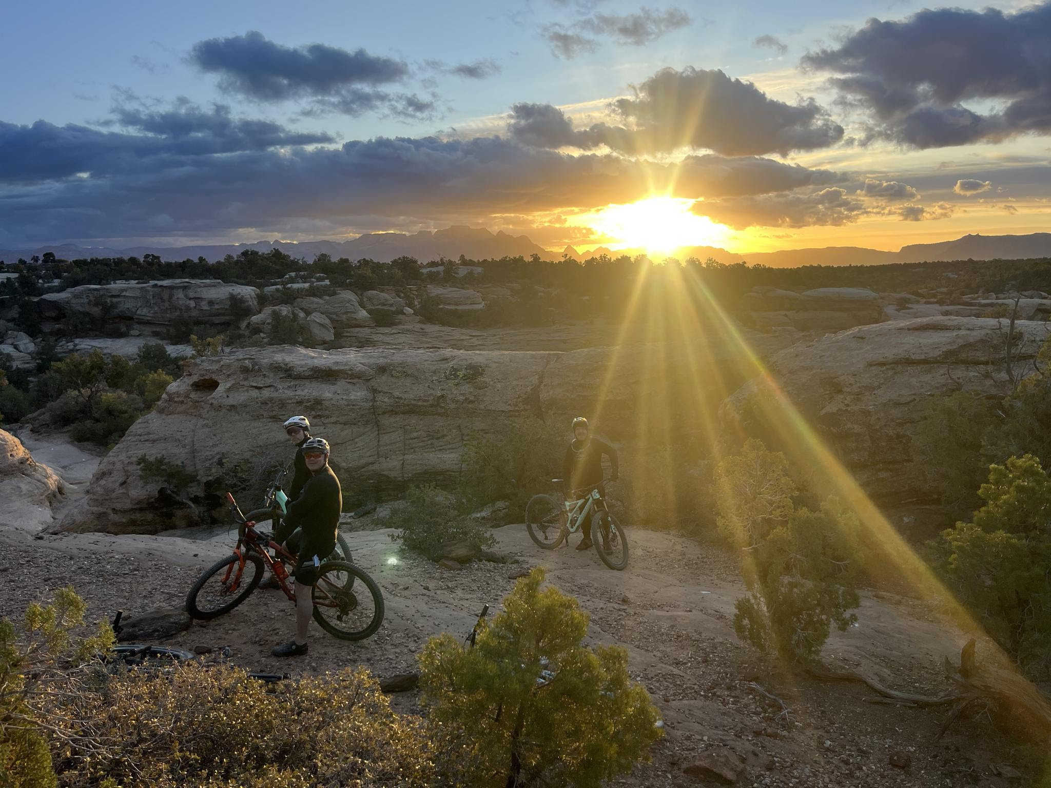 Sunday Snapshot 4/27/25: 35% increase in sales + avoiding the snooze header image.