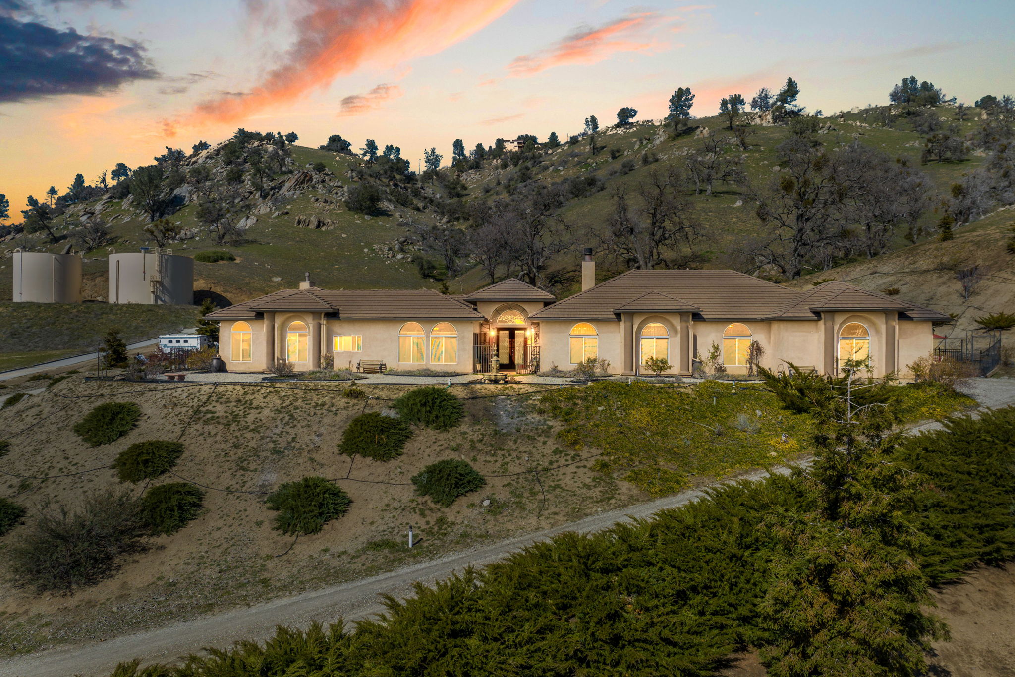 Discover Your Dream Home: A Luxury Estate in Bear Valley Springs, Tehachapi header image.