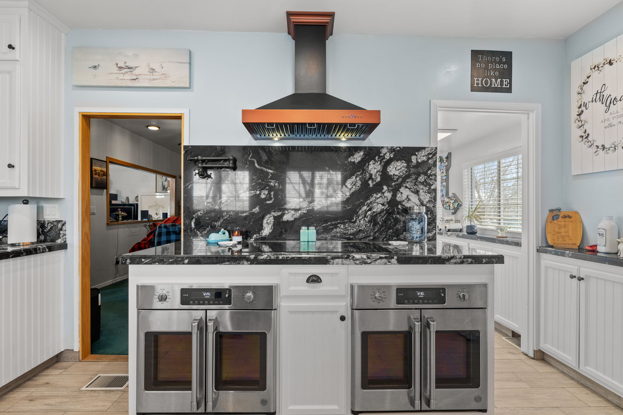 Gourmet kitchen in home in Taft, CA