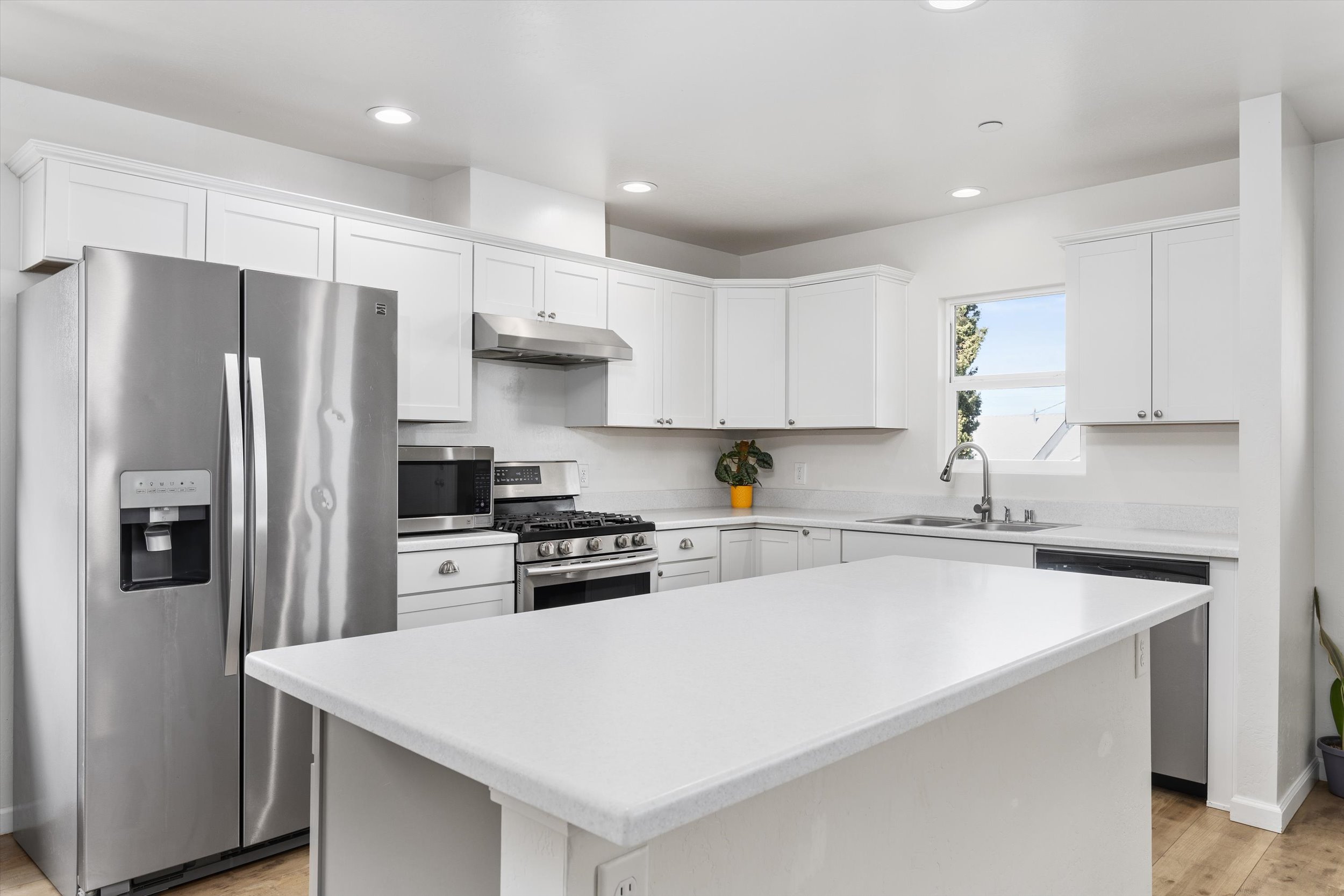 Should You Rent or Buy? 6 Questions to Help You Decide header image.