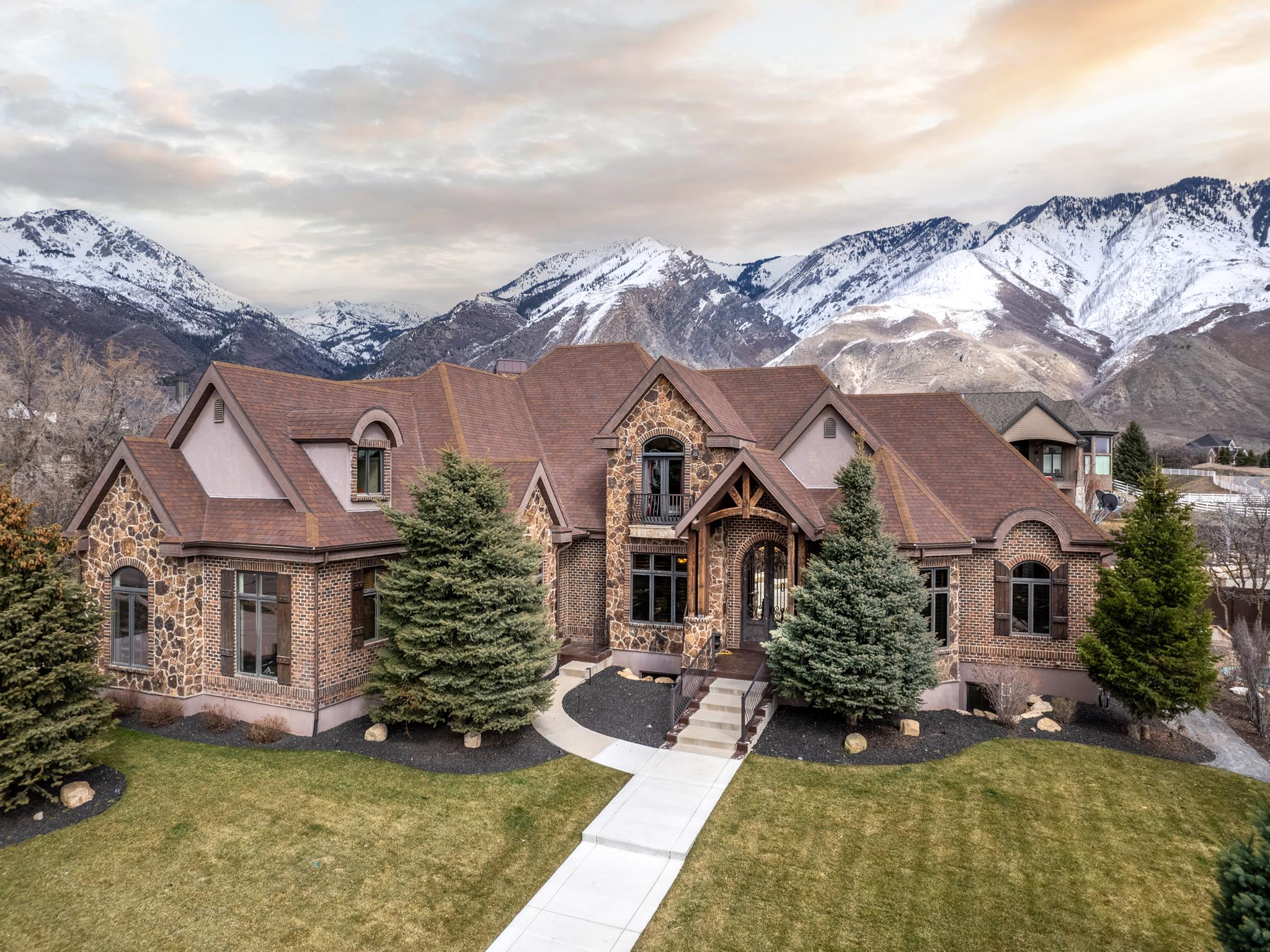 Discovering Utah's Finest: A Guide to Luxury Home Buying header image.