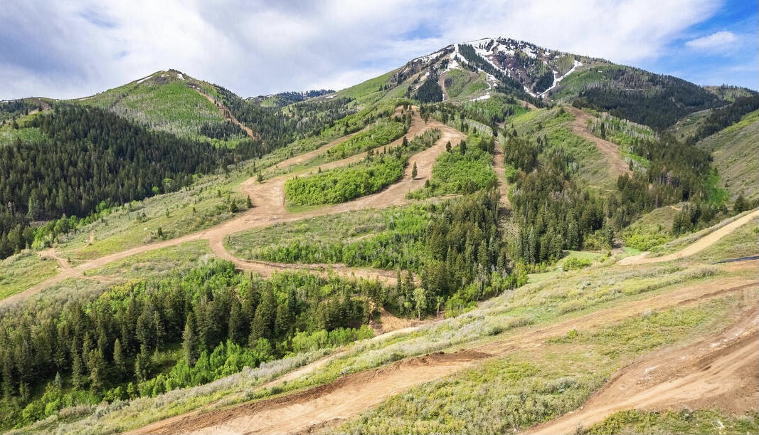 Utah's Mayflower Ski Resort: Opening Season and Updates header image.