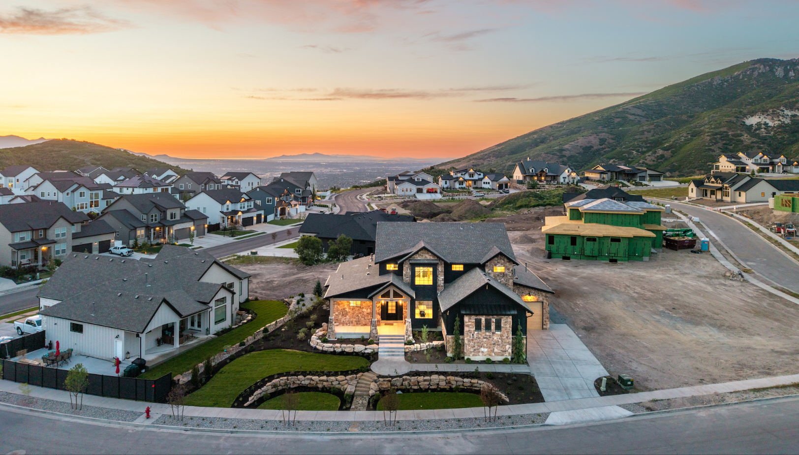 A scenic Utah neighborhood with homes along the Wasatch Front under a clear sky, symbolizing the Utah real estate market.
