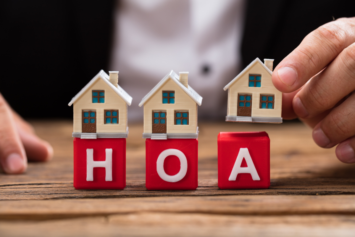 Navigating Life in Utah's Homeowners Associations (HOAs) header image.