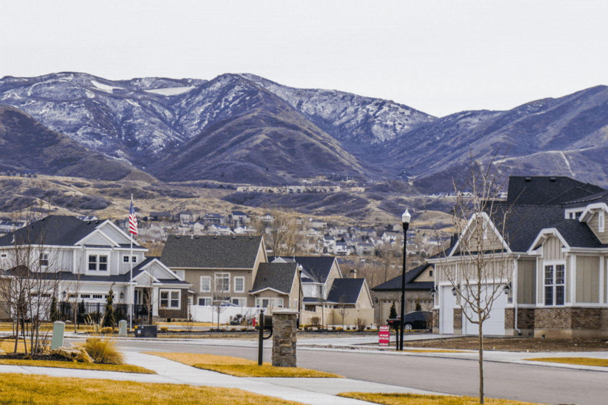 The Homebuying Maze: Things to Look for When Buying a House header image.