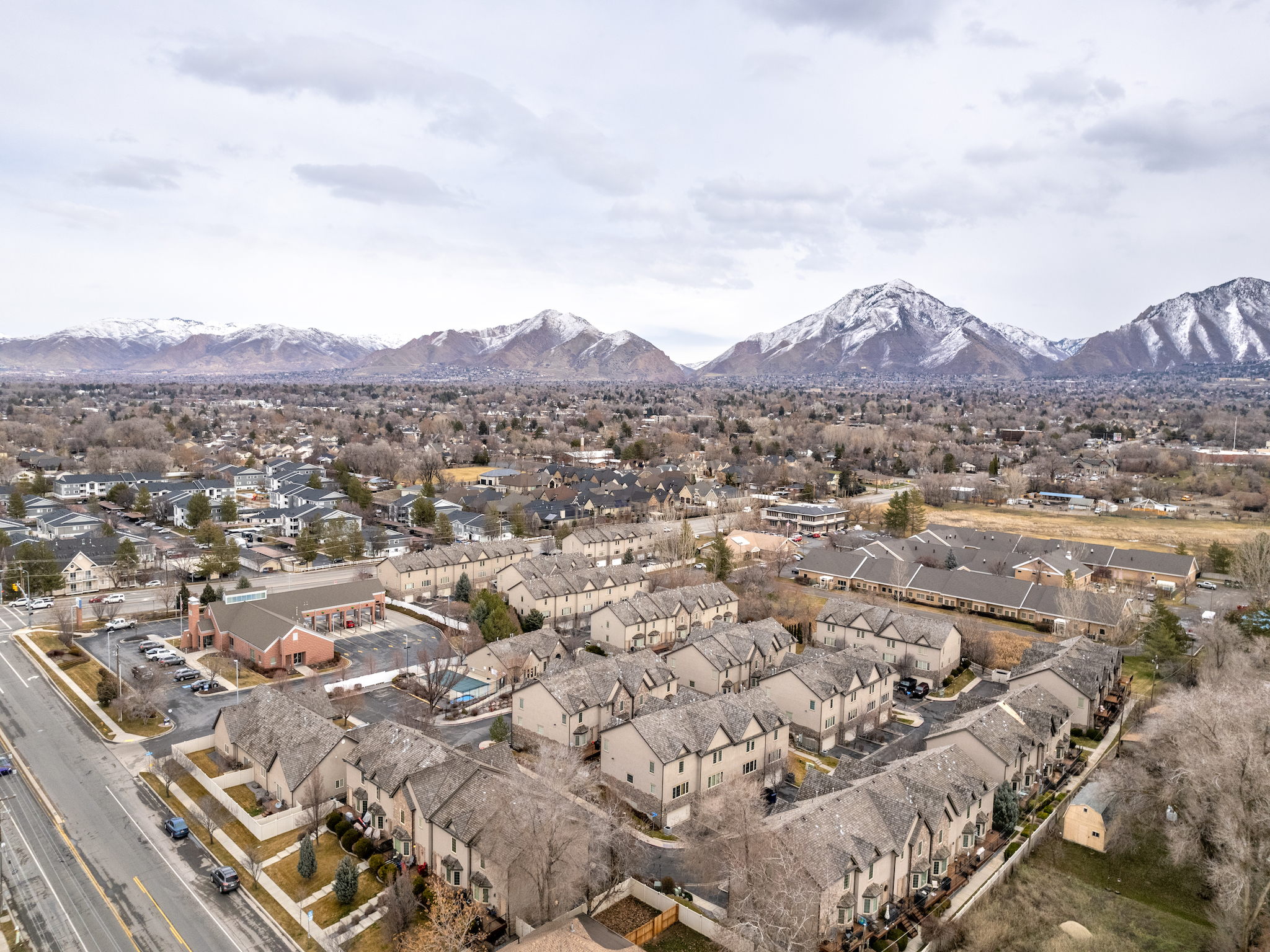 The Pros and Cons of Living in Holladay, Utah header image.