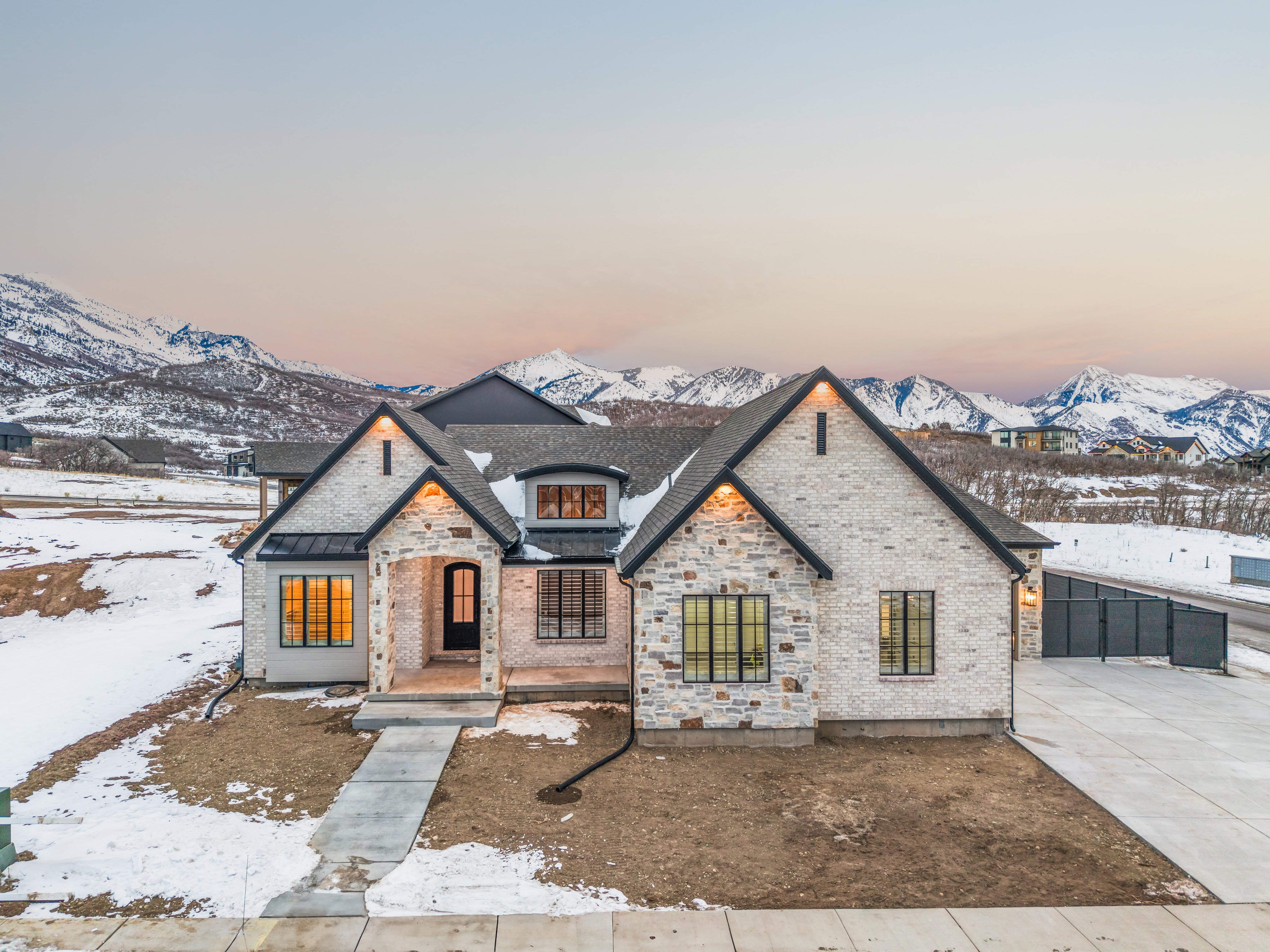 Get Ahead of the Crowd: The Perks of Selling Before Spring header image.