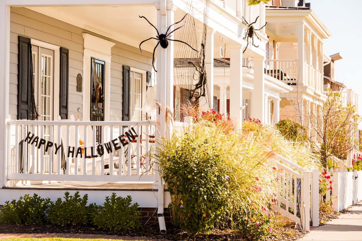 Ghoulish Glam: Turn Your Home Into a Haunted Mansion This Halloween header image.