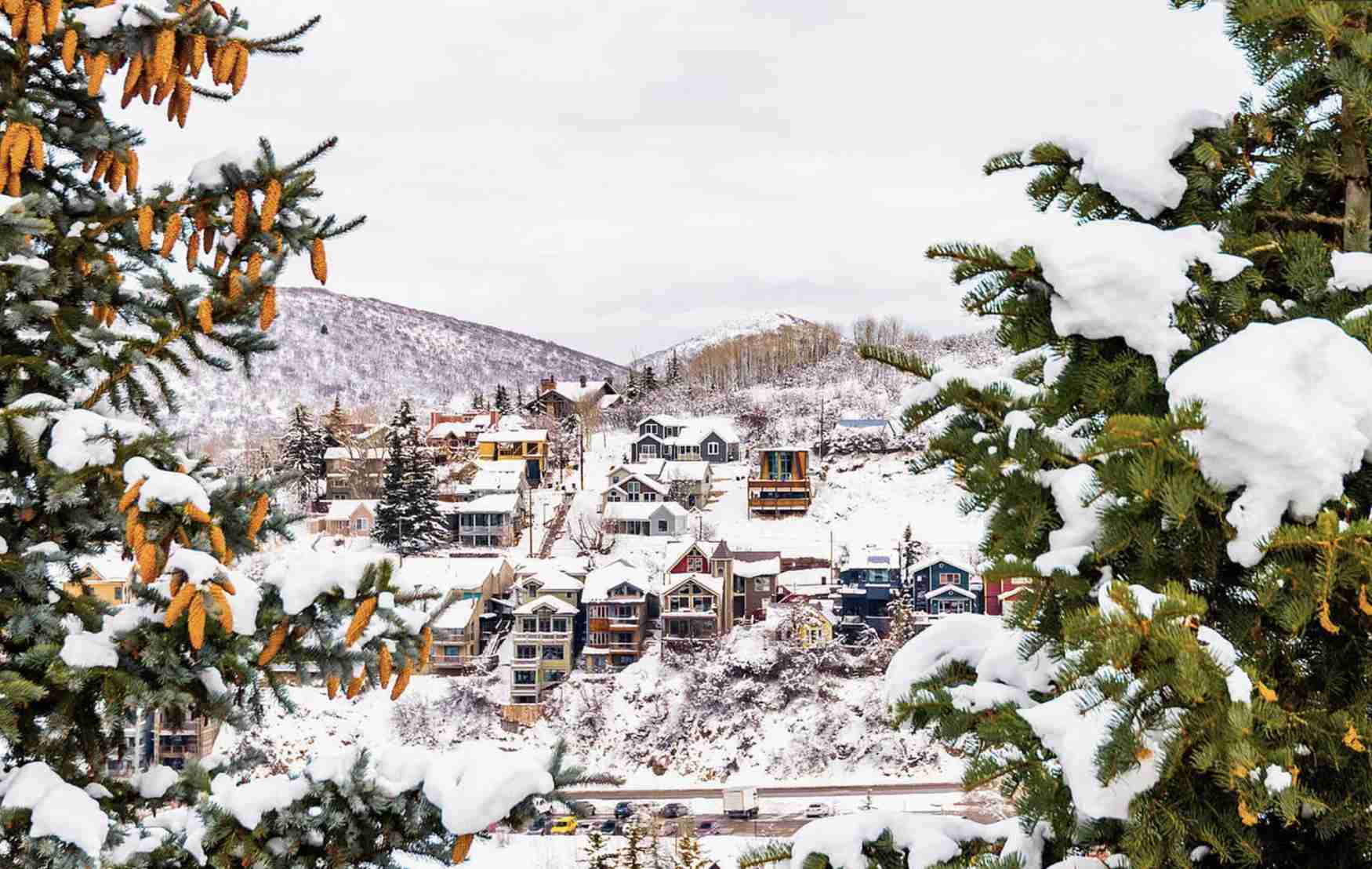 Navigating the Winter Real Estate Market: Tips for Buyers and Sellers header image.