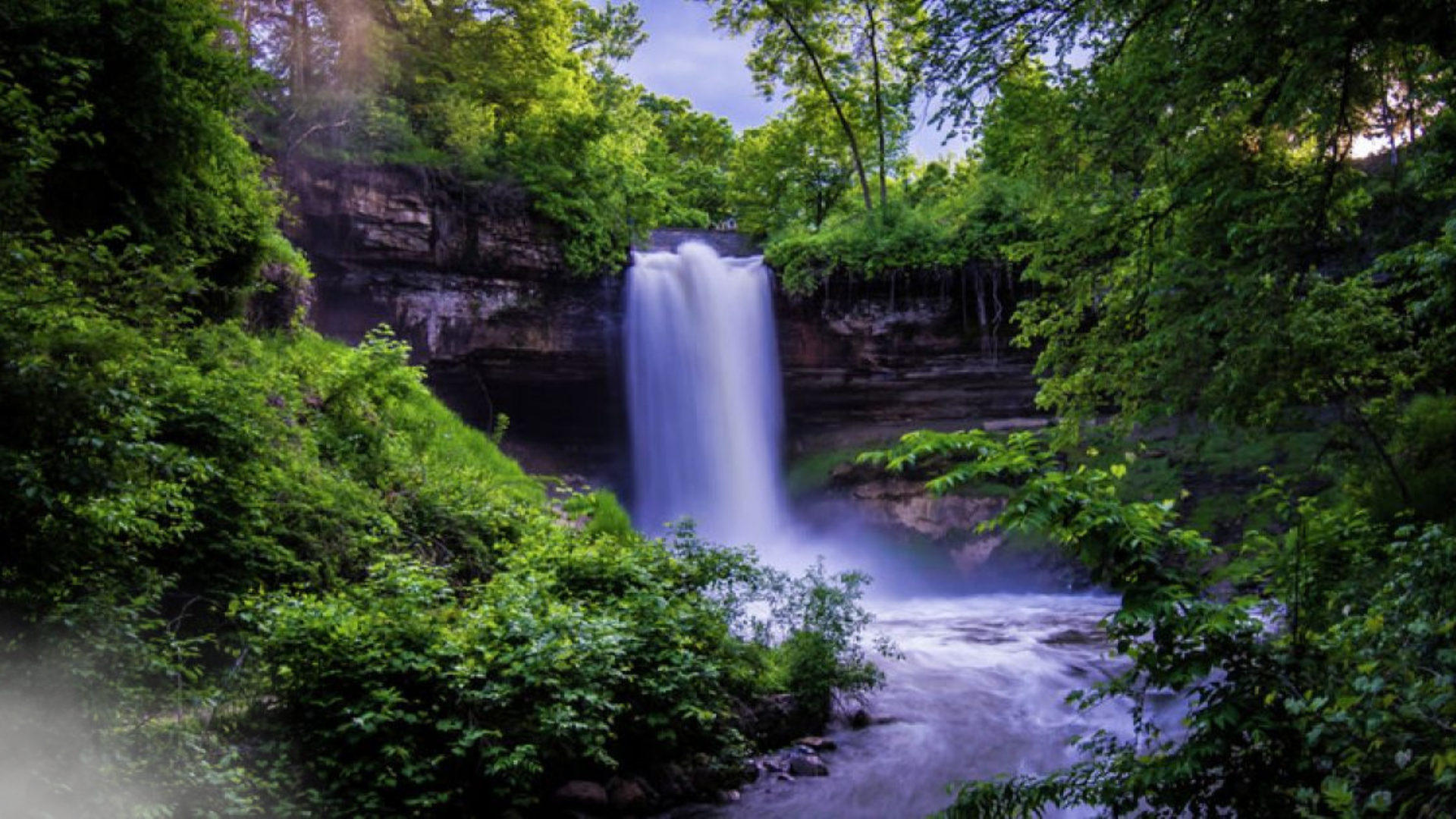 5 Beautiful Twin Cities Parks to Visit This Spring header image.