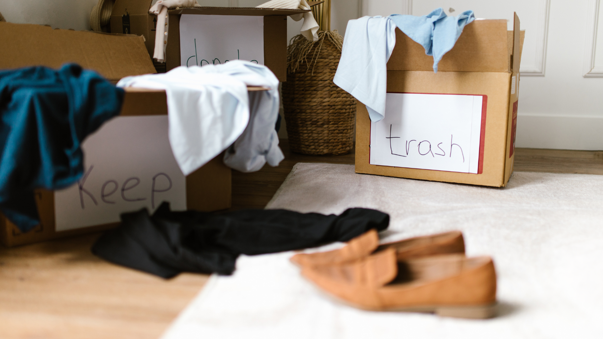 Decluttering Your Home for Sale: Essential Tips for a Smooth Process header image.