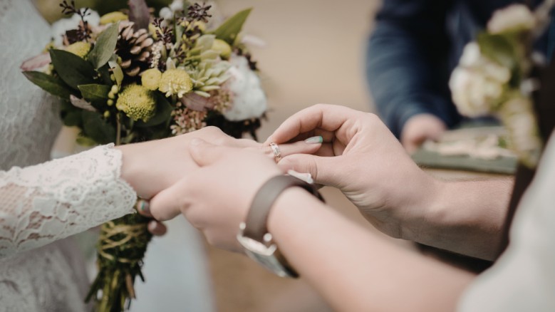 NAVIGATING THE EXCITING JOURNEY OF BUYING A HOME AS NEWLYWEDS header image.