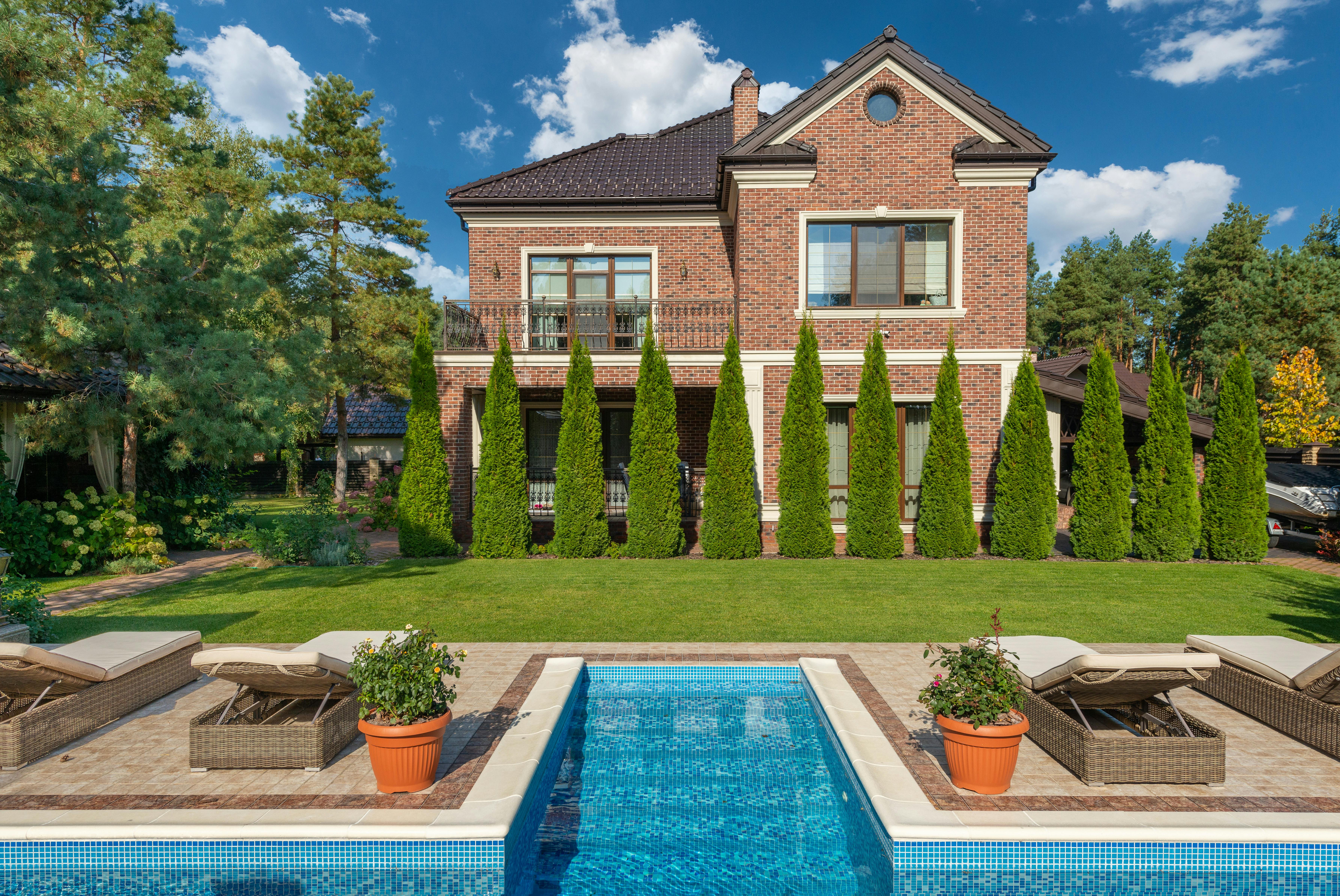 How to Buy & Sell a Home at the Same Time Without Losing Leverage header image.