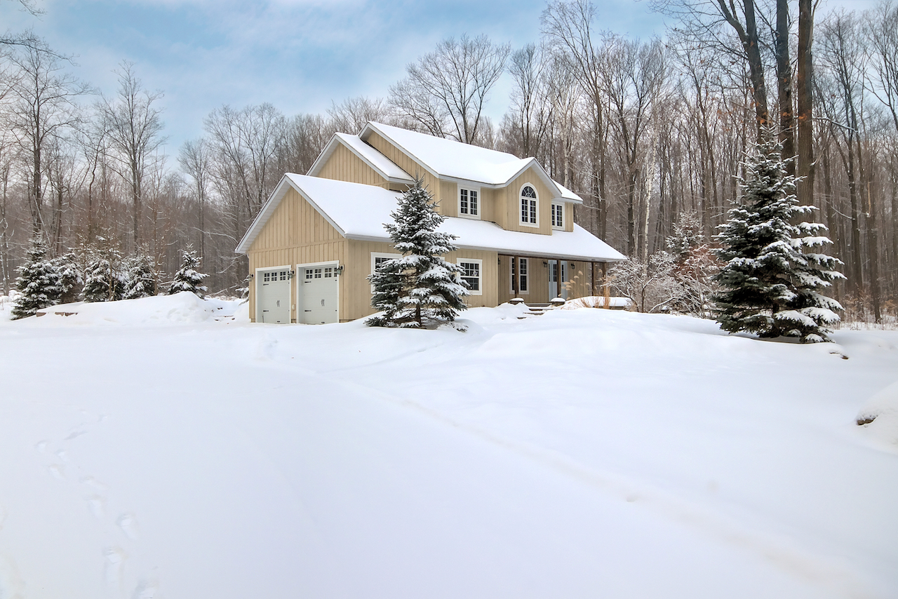 6 Perks of Selling Off-Season header image.