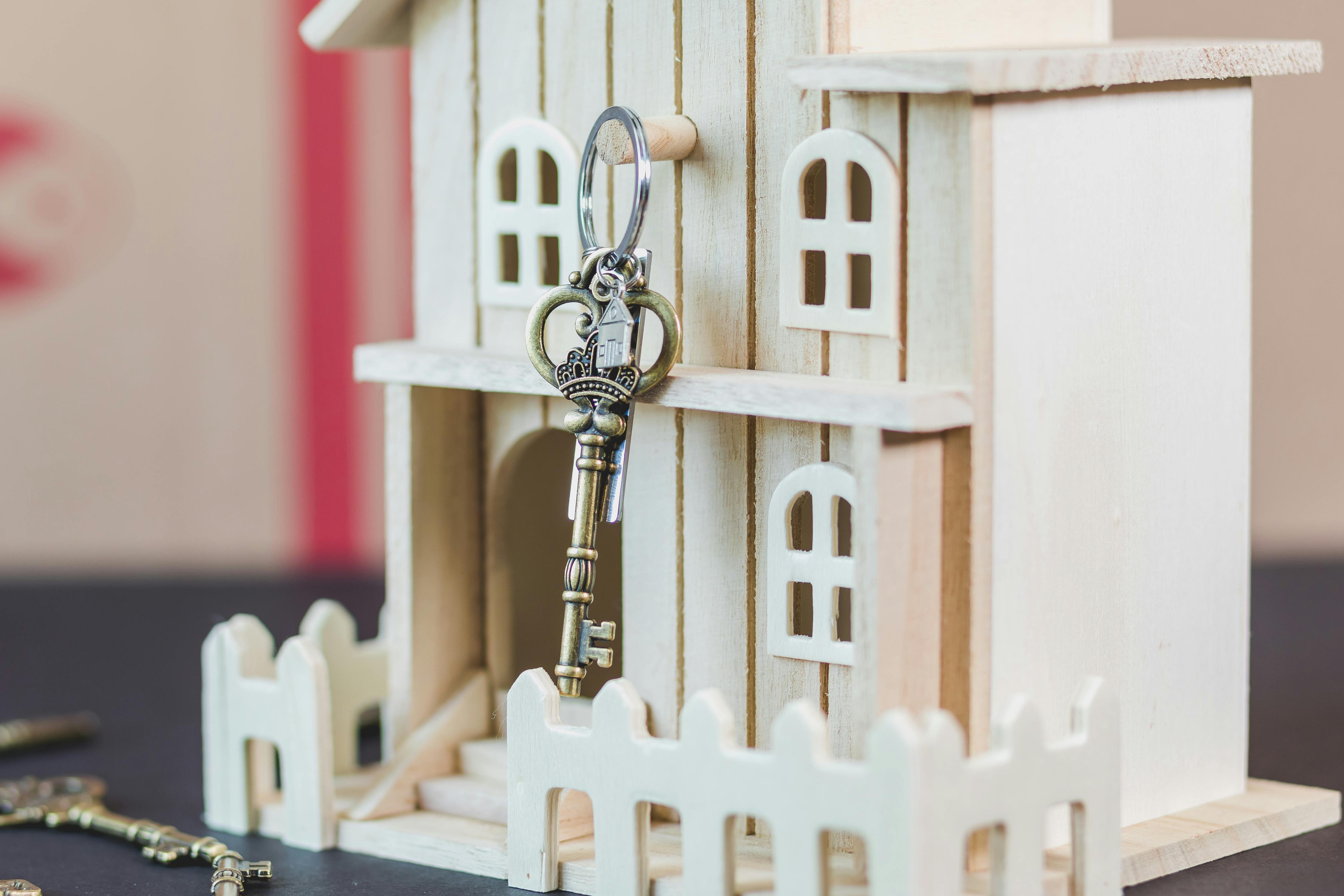 New Construction vs. Resale Homes: Making the Right Choice for You header image.