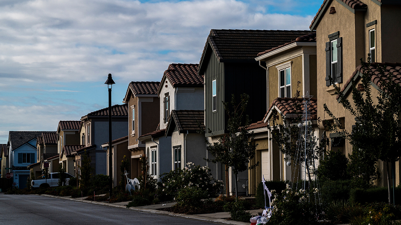 How to Choose the Right Neighborhood for Your Lifestyle 🏡 header image.