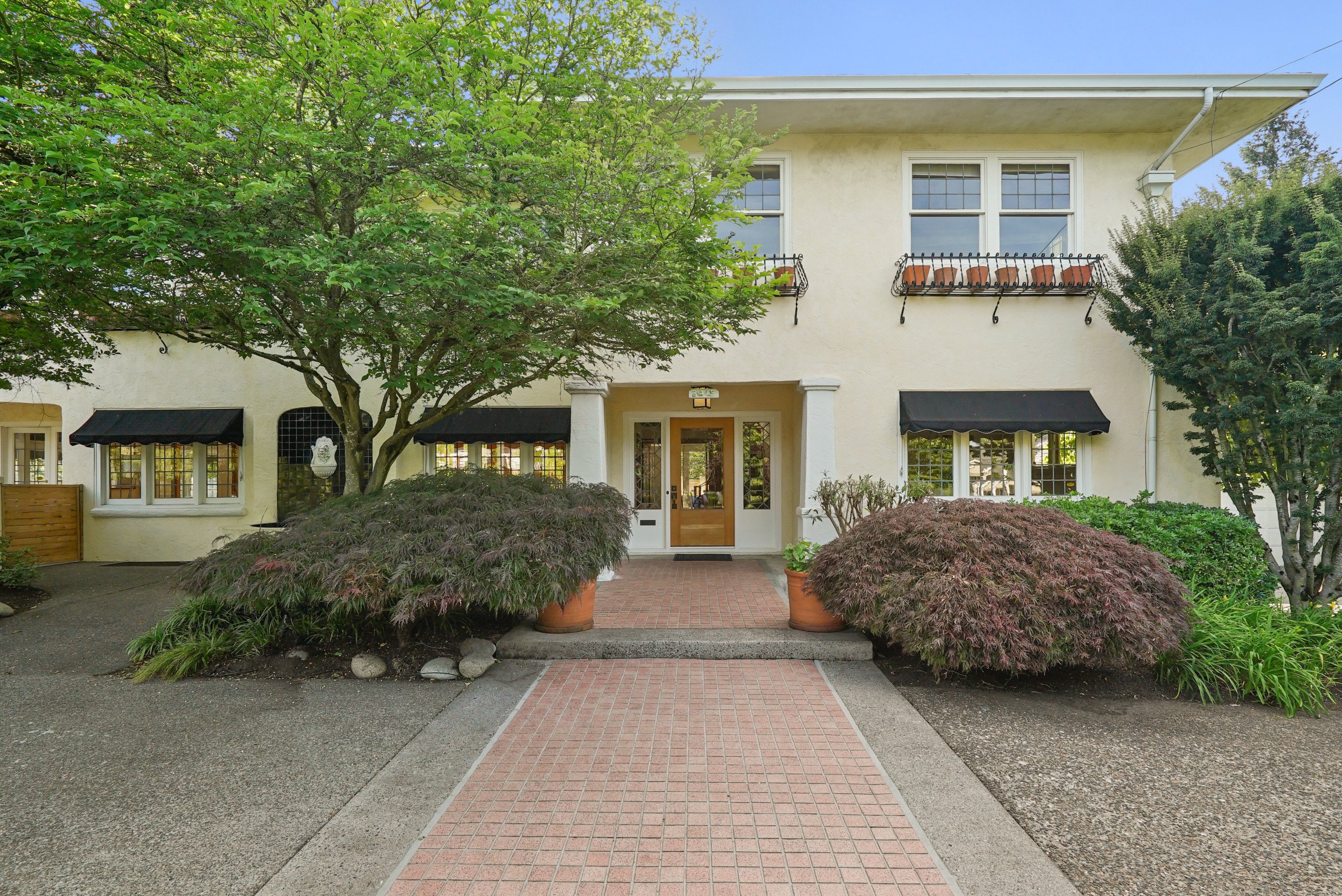 5 CURB APPEAL BOOSTERS YOU CAN FINISH THIS WEEKEND header image.