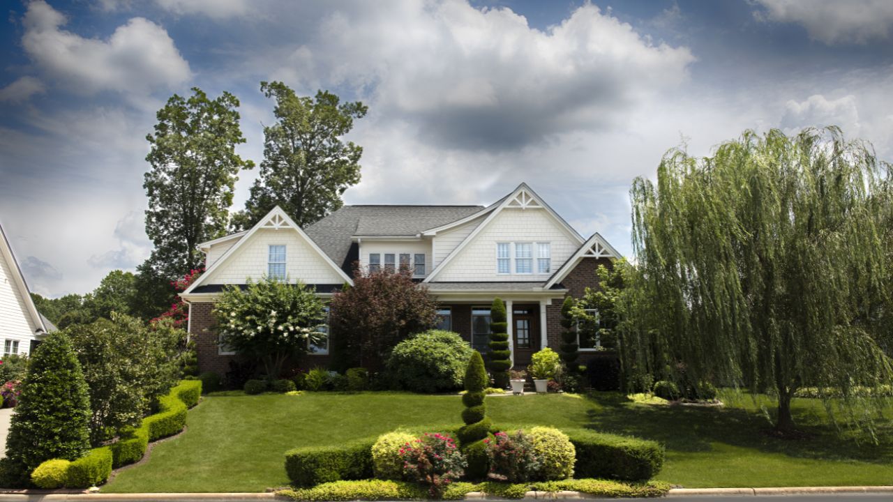 What You Need to Know About 2025’s Real Estate Market header image.