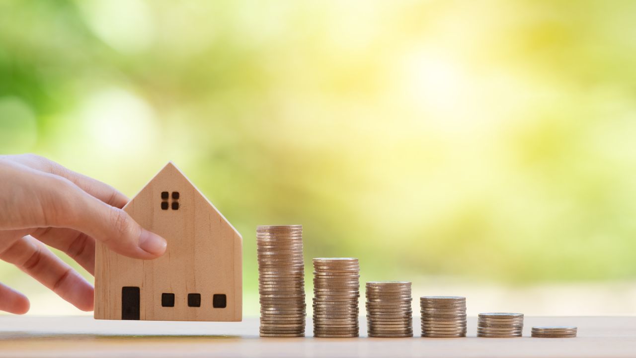 4 Things to Consider Before Accepting a Cash Offer header image.
