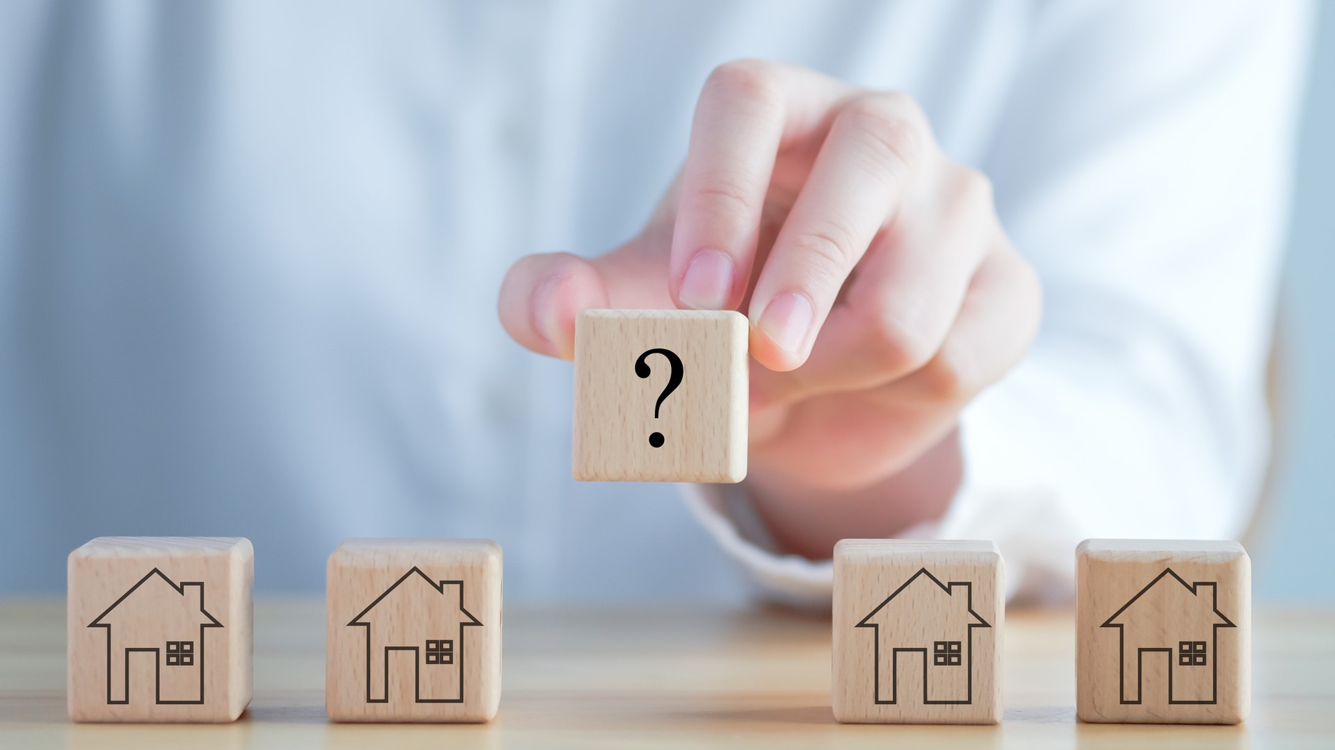 Overcoming the Dilemma: Buy or Sell First? Effective Strategies for Homeowners header image.