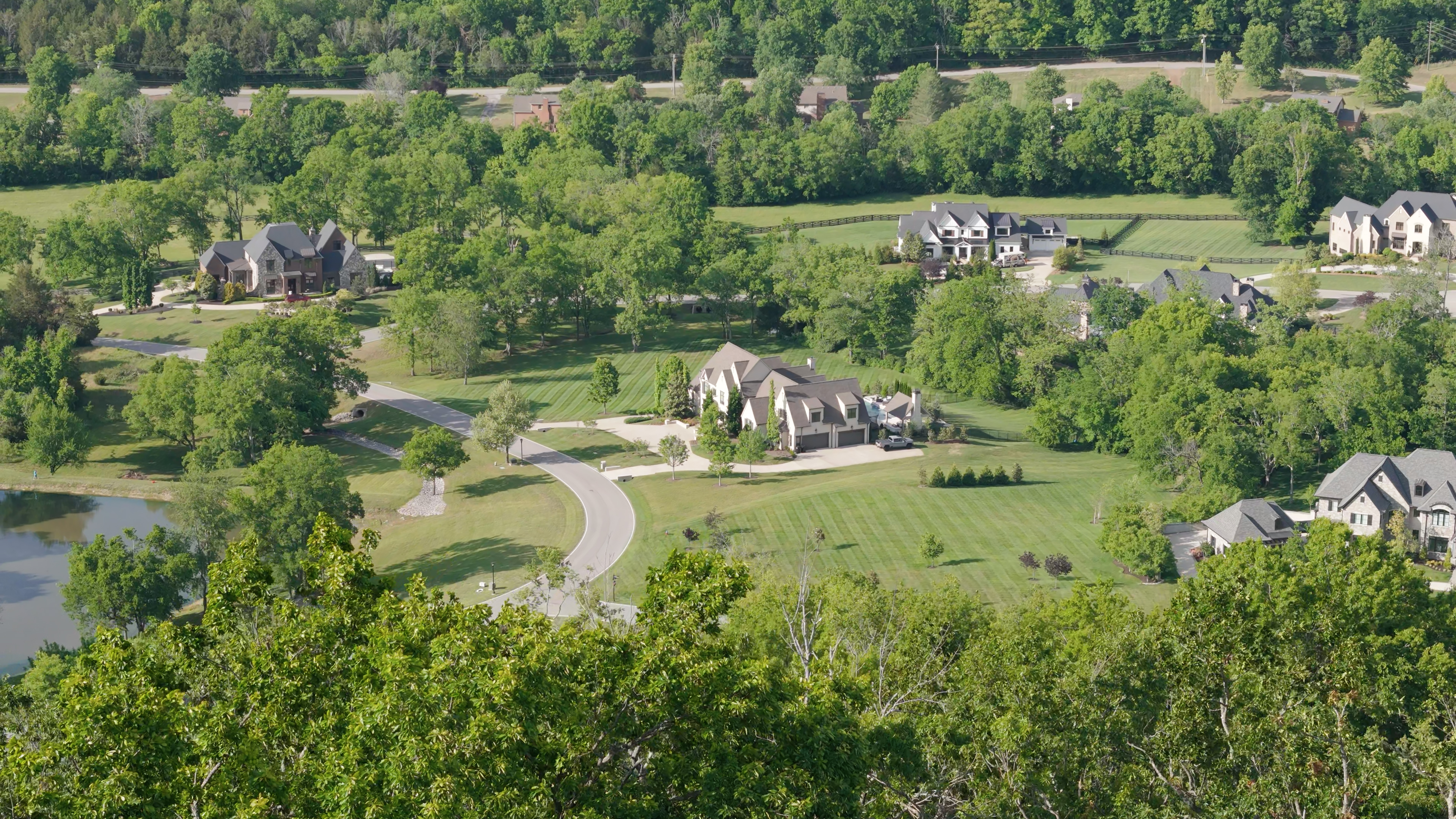 Cartwright Close Brentwood, TN: Where the Countryside Meets the City on Up to 8 Acres header image.