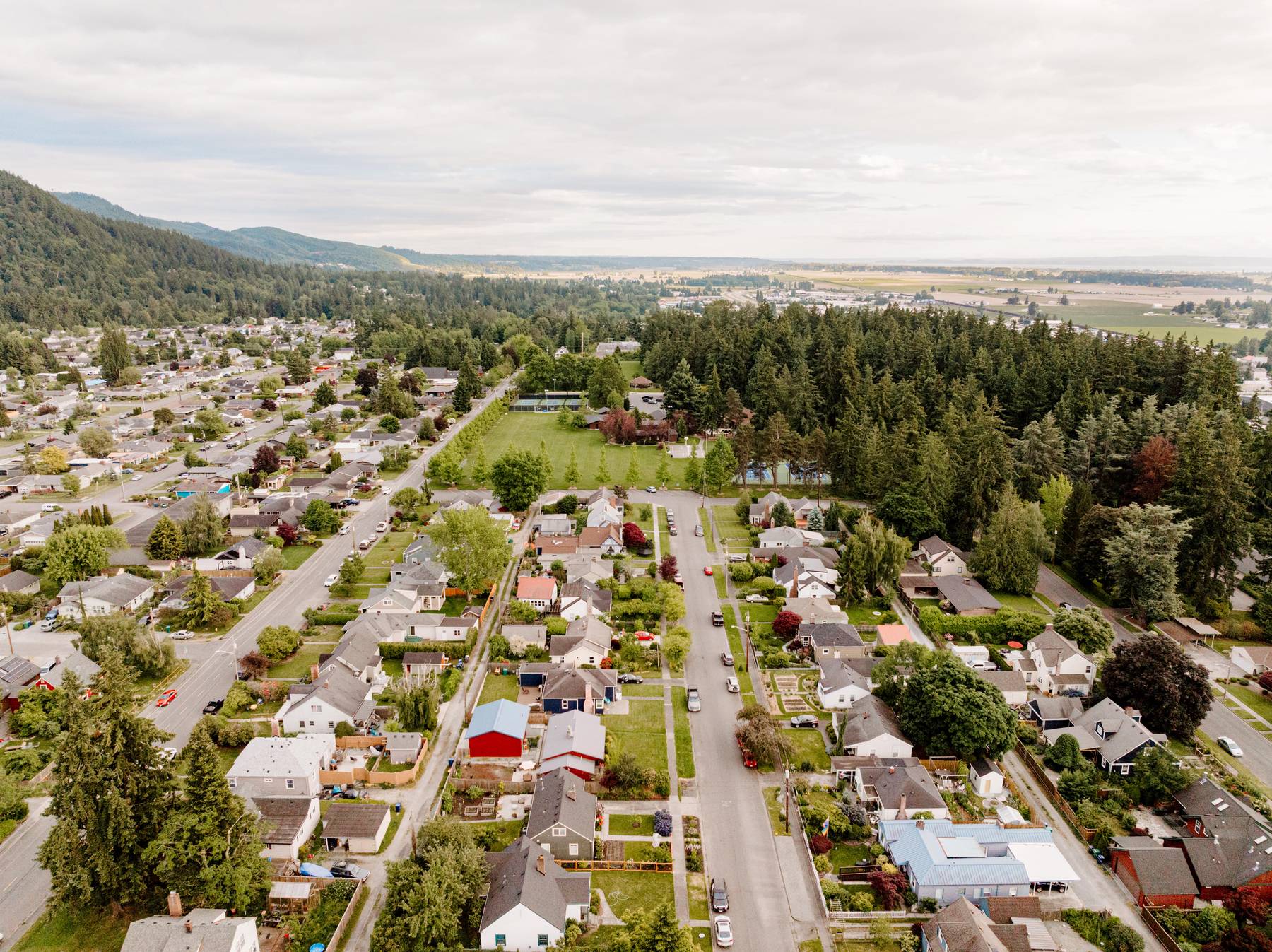 There is a lot to love about living in Mount Vernon, Washington, and the Mount Vernon Hill neighborhood header image.