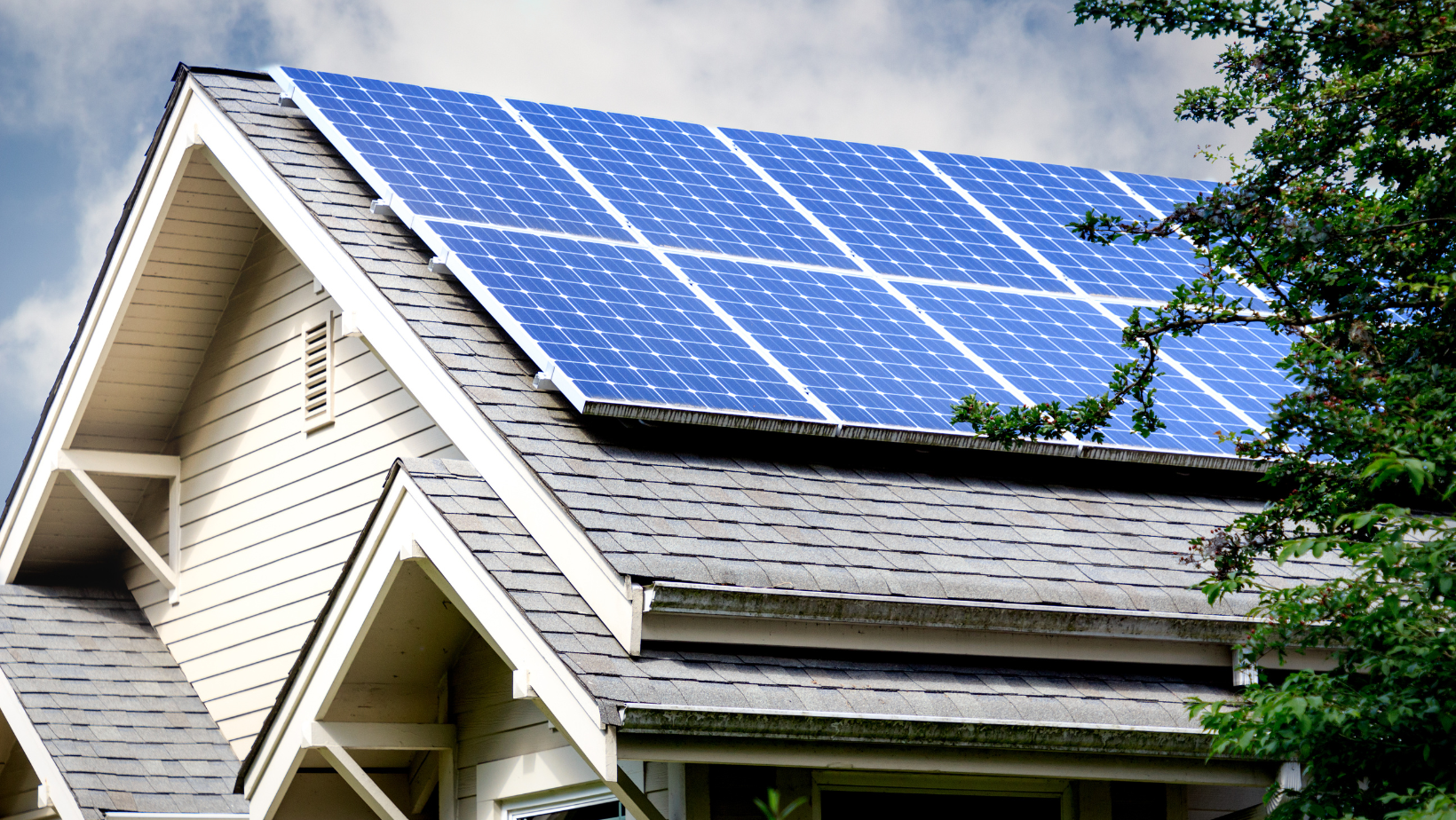 4 Tips for Selling a Home with Solar Panels header image.