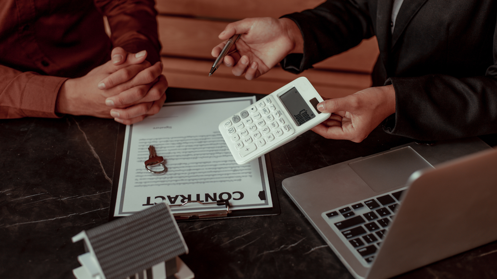 How Real Estate Agents Determine the Value of a Home header image.