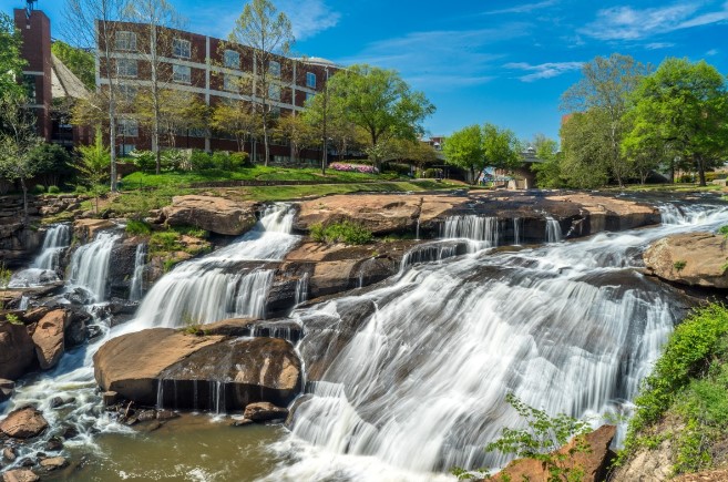 25 Things To Know Before Moving To Greenville, South Carolina header image.