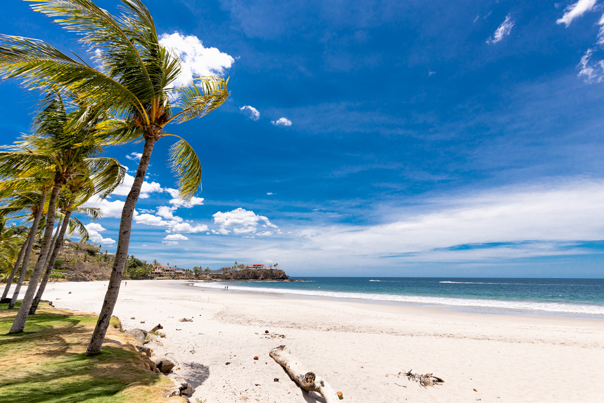 Top 10 Must-Visit Beaches in Costa Rica header image.