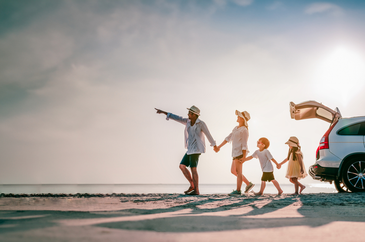 What to Expect When Living in a Costa Rican Beach Town header image.