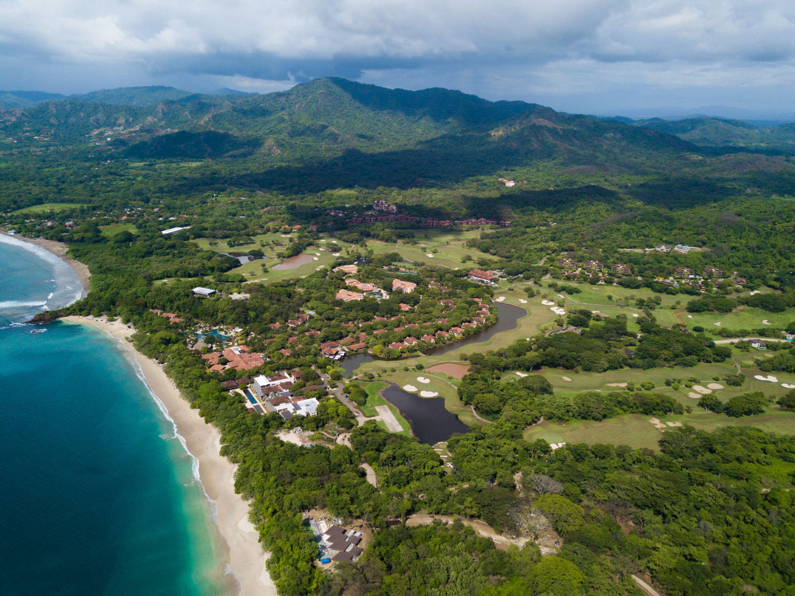 Top Locations for Luxury Real Estate in Costa Rica for 2025 header image.