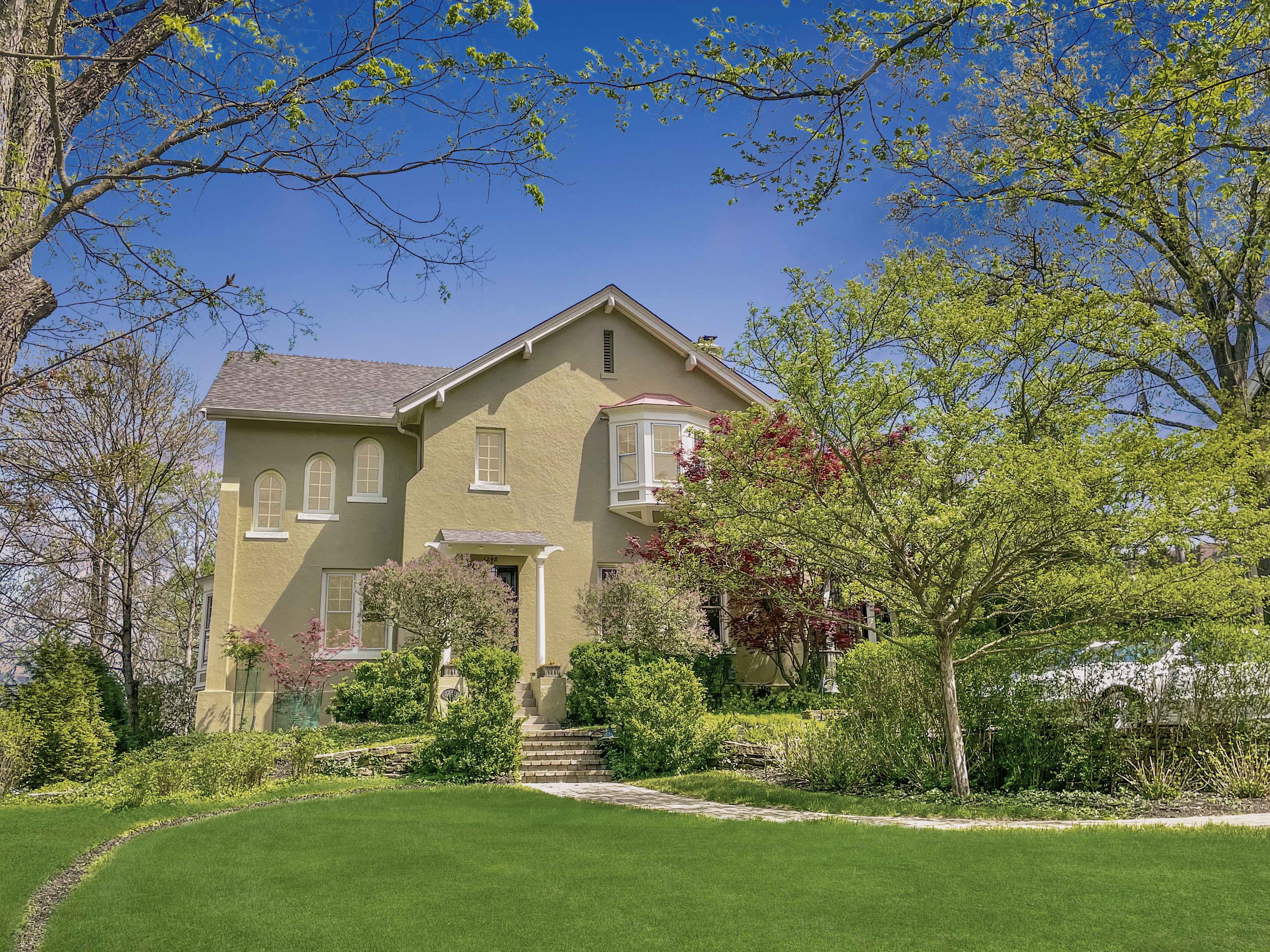 Leader in Luxury Home Sales in Cincinnati header image.